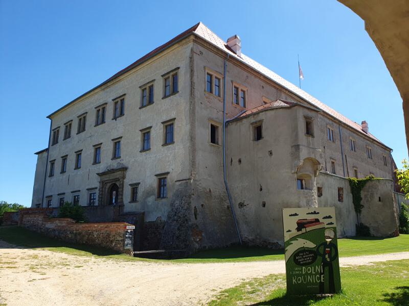 Dolní Kounice Castle