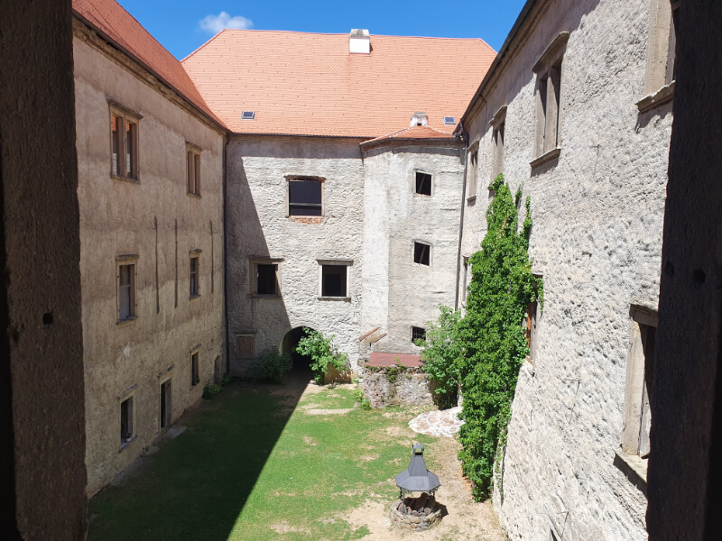 Dolní Kounice Castle